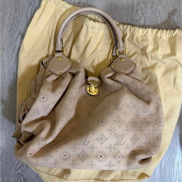 Louis Vuitton - Mahina L Sable Taupe Leather Hobo Bag (100% authentic) / SOLD - Picture 1 of 5